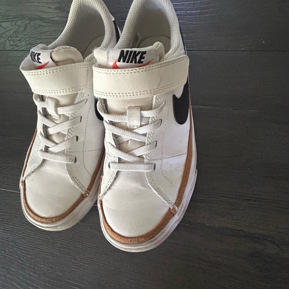 Nike White and Brown Minimalist Sneakers - Picture 4 of 6